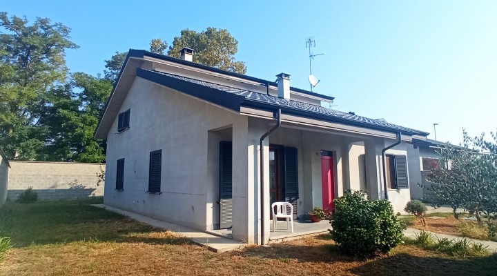 Interventi di efficientamento energetico e ristrutturazione edilizia per una villa sita in via Copernico, nel comune di Garlasco (PV) 