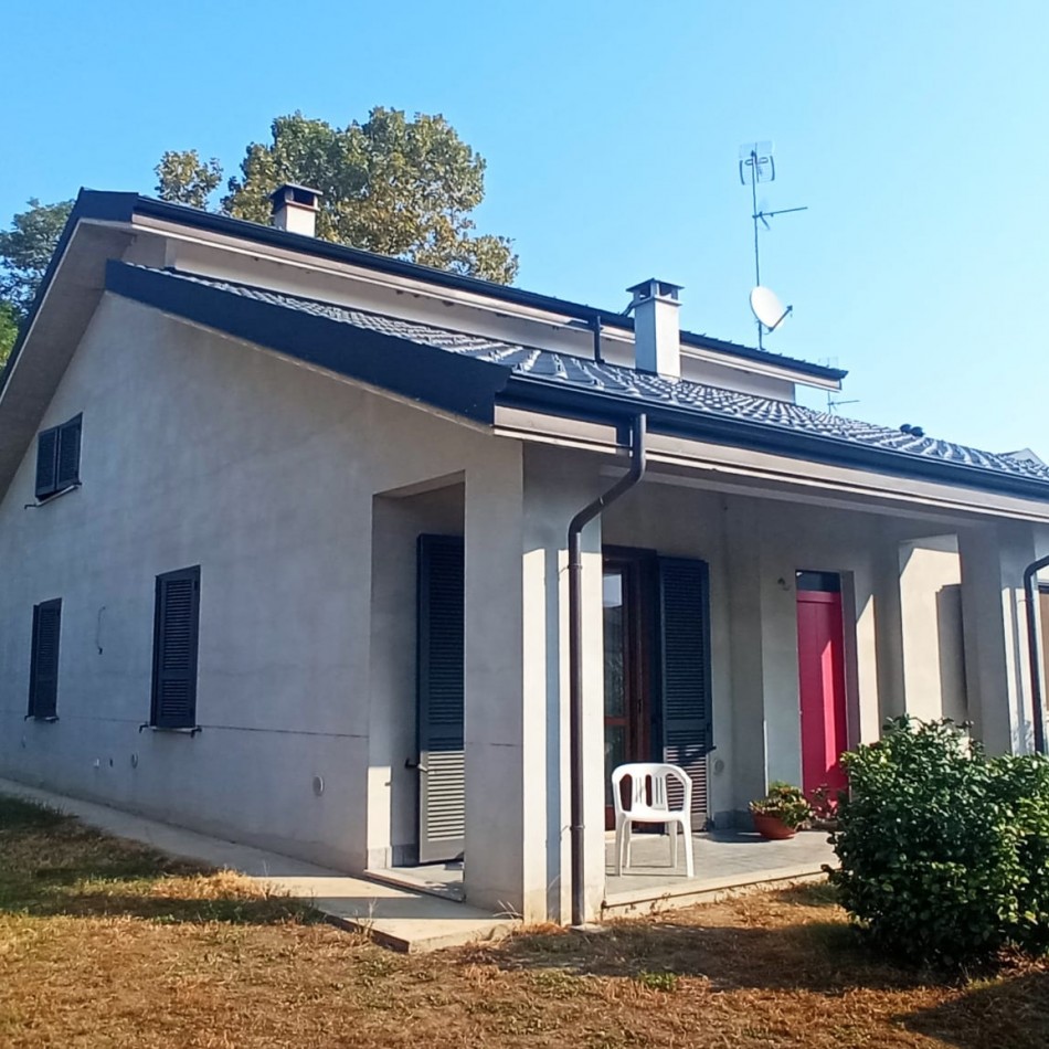 Interventi di efficientamento energetico e ristrutturazione edilizia per una villa sita in via Copernico, nel comune di Garlasco (PV) 