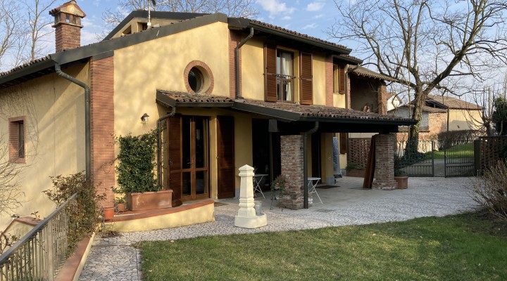 Interventi di efficientamento energetico e ristrutturazione edilizia per una villa sita in Località Dosso, nel comune di Sommo (PV)